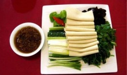 乳瓜切条蘸酱吃,夏日清爽美食新体验