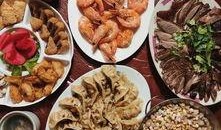潮汕兄妹吃瓜,共享田园时光的温馨瞬间