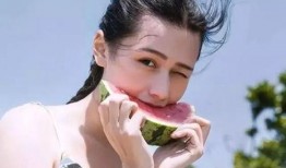 蒙眼吃瓜头像女,揭秘网络红人的神秘魅力