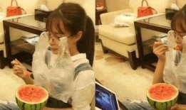 女生厕所吃瓜,揭秘女生厕所里的那些秘密