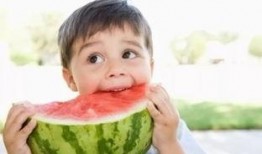 孩子吃瓜搞笑句子说说