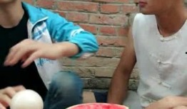 吃瓜现场搞笑视频,笑料百出！吃瓜现场搞笑视频大盘点