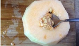 感冒可以吃哈密瓜酸奶吗,美味营养的辅助选择