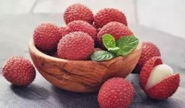 男友吃瓜荔枝视频,男友吃瓜荔枝，解锁夏日清新瞬间