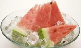 小孩子肚子溃东西了吃瓜,儿童肚子溃烂的食疗之道