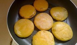 开心吃瓜的馅饼图片