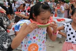 孩子吃瓜比赛