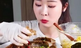 美女吃辣酱蟹瓜,美女挑战美食极限