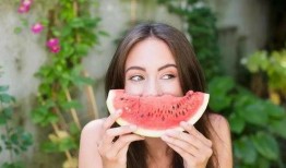 吃瓜为什么喉咙痒,揭秘瓜果食用背后的健康谜团