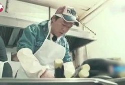 上课吃瓜男孩,吃瓜男孩的趣味瞬间