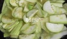女子吃瓠子瓜视频