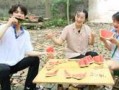 情侣夏日吃瓜视频,情侣吃瓜视频甜蜜上演