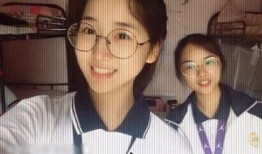 湖南校服妹吃瓜,揭秘校园生活那些事儿