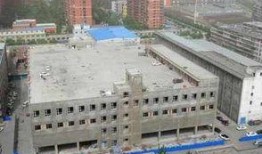 东城楼顶吃瓜事件